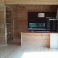 広々リビングの平屋のリビング|新島村の注文住宅,ログハウスのような木の家を低価格で建てるならエイ・ワン