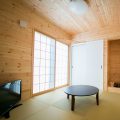 木のぬくもり溢れる平屋のログハウス風住宅の和室２｜富山市の注文住宅,ログハウスのような木の家を低価格で建てるならエイ・ワン