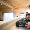 木のぬくもり溢れる平屋のログハウス風住宅のDJブースで遊ぶ｜富山市の注文住宅,ログハウスのような木の家を低価格で建てるならエイ・ワン