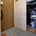 家族で暮らすナチュラルテイストの平屋の土間収納｜かすみがうら市の注文住宅,ログハウスのような木の家を低価格で建てるならエイ・ワン