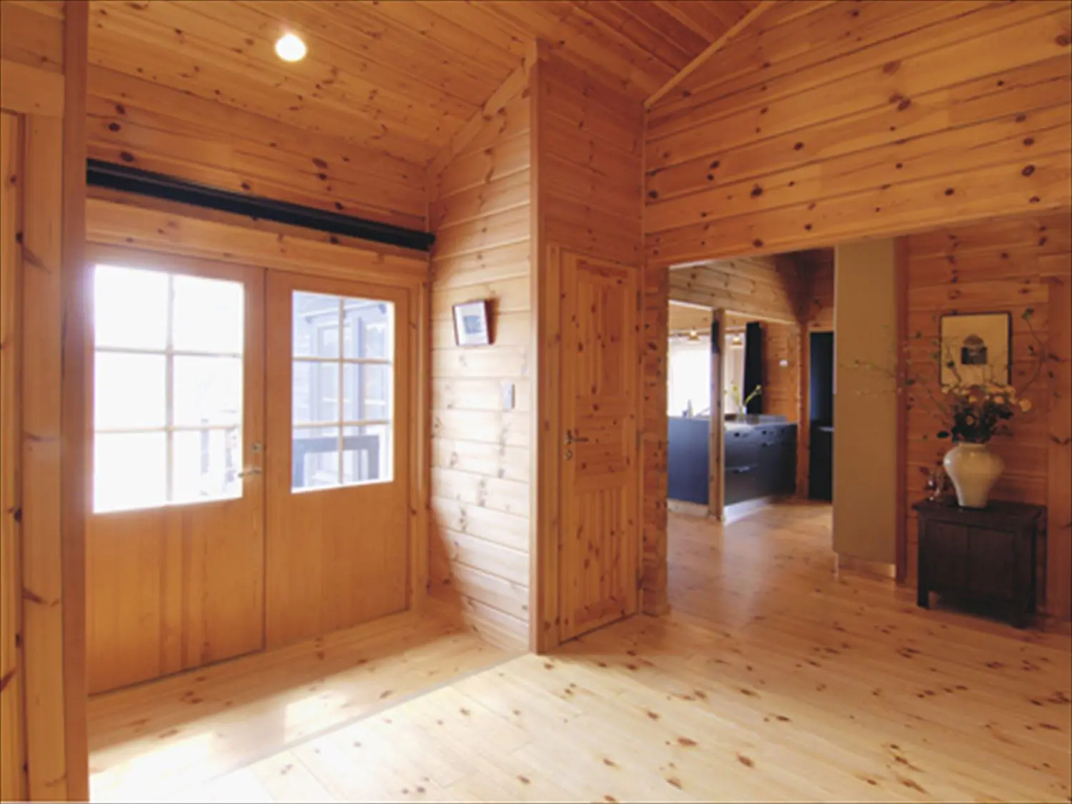 ログハウスのメンテナンスは大変 Diyと業者の費用の違い ログハウスのような木の家を低価格で建てるならエイ ワン