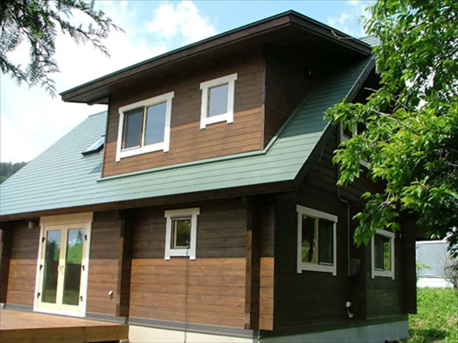 ログハウスのメンテナンスは大変？diyと業者の費用の違い | A-1-エイ・ワン