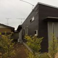 蓄電池付き省エネ住宅平屋の外観４|石岡市の注文住宅,ログハウスのような木の家を低価格で建てるならエイ・ワン