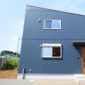 薪ストーブ付きログハウス風,二階建ての外観４|つくば市の注文住宅,ログハウスのような木の家を低価格で建てるならエイ・ワン