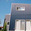 ガルバリウム外壁の二階建ての外観６|石岡市の注文住宅,ログハウスのような木の家を低価格で建てるならエイ・ワン