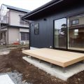 広々リビング平屋のウッドデッキ|千葉市の注文住宅,ログハウスのような木の家を低価格で建てるならエイ・ワン