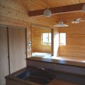 畳コーナーのある平屋のキッチンからの眺め|宇都宮市の注文住宅,ログハウスのような木の家を低価格で建てるならエイ・ワン