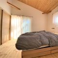 防音室のある平屋の寝室｜土浦市の注文住宅,ログハウスのような木の家を低価格で建てるならエイ・ワン