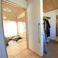 防音室のある平屋の玄関｜土浦市の注文住宅,ログハウスのような木の家を低価格で建てるならエイ・ワン