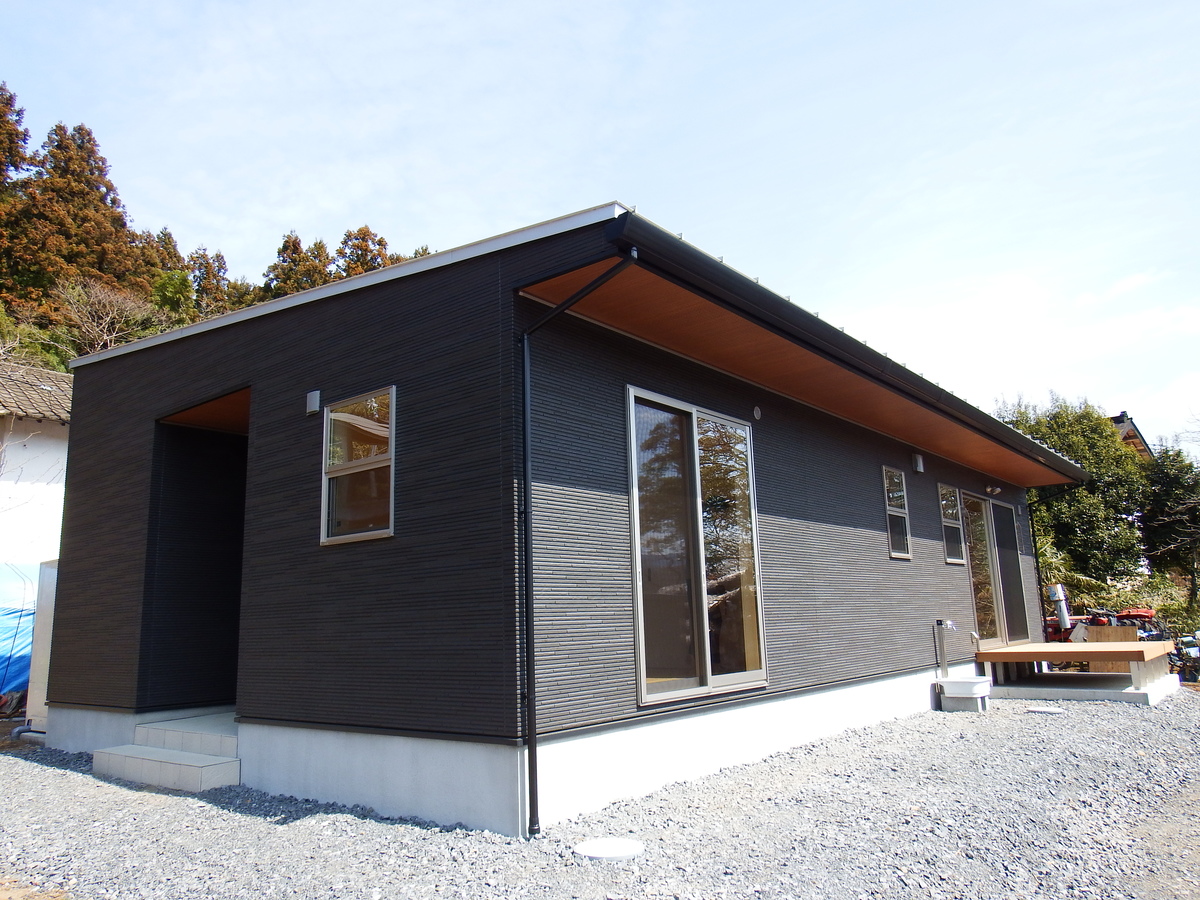 ３LDK間取りの平屋の外観２|栃木県鹿沼市の注文住宅,ログハウスのような木の家を低価格で建てるならエイ・ワン