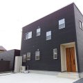 シンプルモダン住宅の外観｜行方市の注文住宅,ログハウスのような木の家を低価格で建てるならエイ・ワン