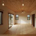 シンプルモダン住宅のリビング｜行方市の注文住宅,ログハウスのような木の家を低価格で建てるならエイ・ワン