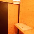 ウッドデッキ付き無垢材のサーファーズハウスの洗面室2|千葉県長生村の注文住宅,ログハウスのような木の家を低価格で建てるならエイ・ワン