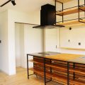 無垢材を使用した広いLDKがある長期優良住宅のキッチン収納|茨城県行方市の注文住宅,エイ・ワン