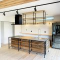 無垢材を使用した広いLDKがある長期優良住宅のアイアンフレームキッチン|茨城県行方市の注文住宅,エイ・ワン