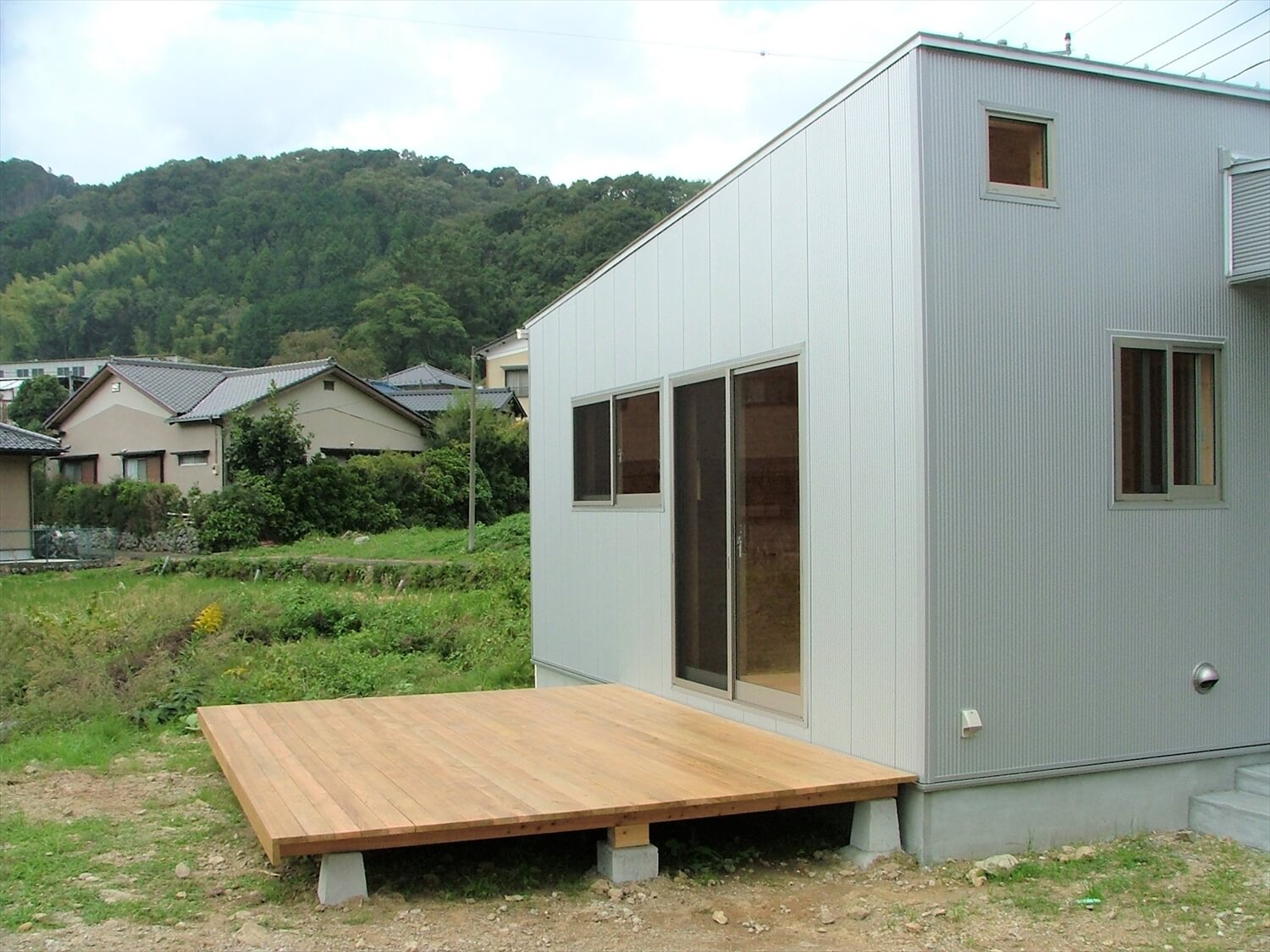 平屋のウッドデッキ｜伊豆市の注文住宅,ログハウスのような低価格住宅を建てるならエイ・ワン