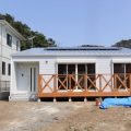 ロフトとウッドデッキのある平屋の外観正面｜西尾市の注文住宅,ログハウスのような低価格住宅を建てるならエイ・ワン