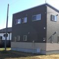 モダンな二階建ての外観裏｜水戸市の注文住宅,ログハウスのような低価格住宅を建てるならエイ・ワン