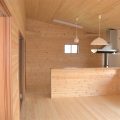 モダンな無垢材平屋のLDK｜水戸市の注文住宅,ログハウスのような低価格住宅を建てるならエイ・ワン