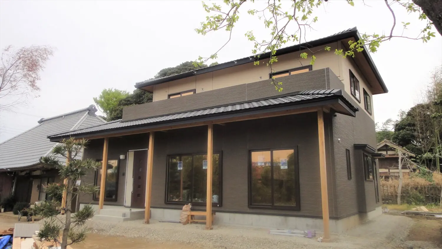 行方市の二階建て 木のぬくもりを感じる和モダン住宅