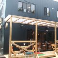 カフェ店舗兼二階建て住宅のテラス｜行方市の注文住宅,ログハウスのような低価格住宅を建てるならエイ・ワン