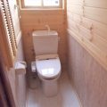 ロフト付きの平屋のトイレ｜石岡市の注文住宅,ログハウスのような低価格住宅を建てるならエイ・ワン