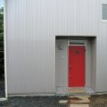 ベランダ付き二階建ての玄関｜深谷市の注文住宅,ログハウスのような低価格住宅を建てるならエイ・ワン