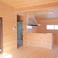 ウッドデッキ付き平屋のLDK｜つくばみらい市の注文住宅,ログハウスのような低価格住宅を建てるならエイ・ワン