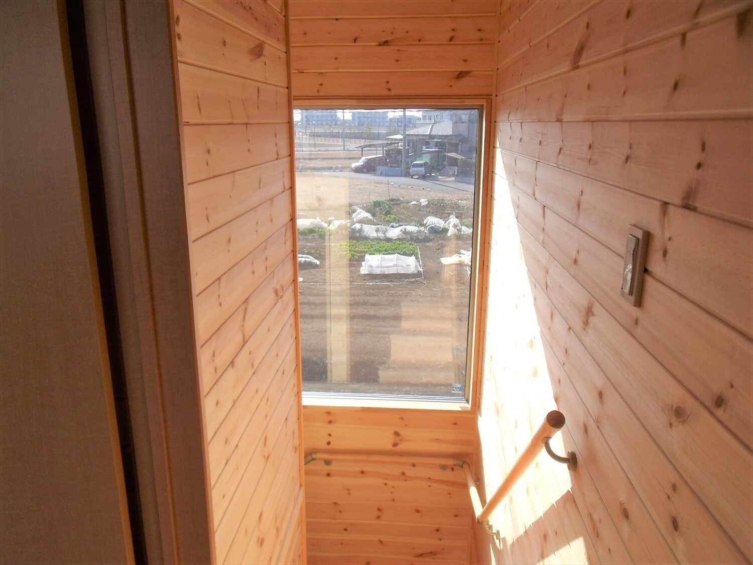 賃貸タイプの二階建ての階段からの風景｜つくばみらい市の注文住宅,ログハウスのような低価格住宅を建てるならエイ・ワン