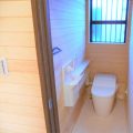 切妻屋根の平屋のトイレ｜湖南市の注文住宅,ログハウスのような低価格住宅を建てるならエイ・ワン