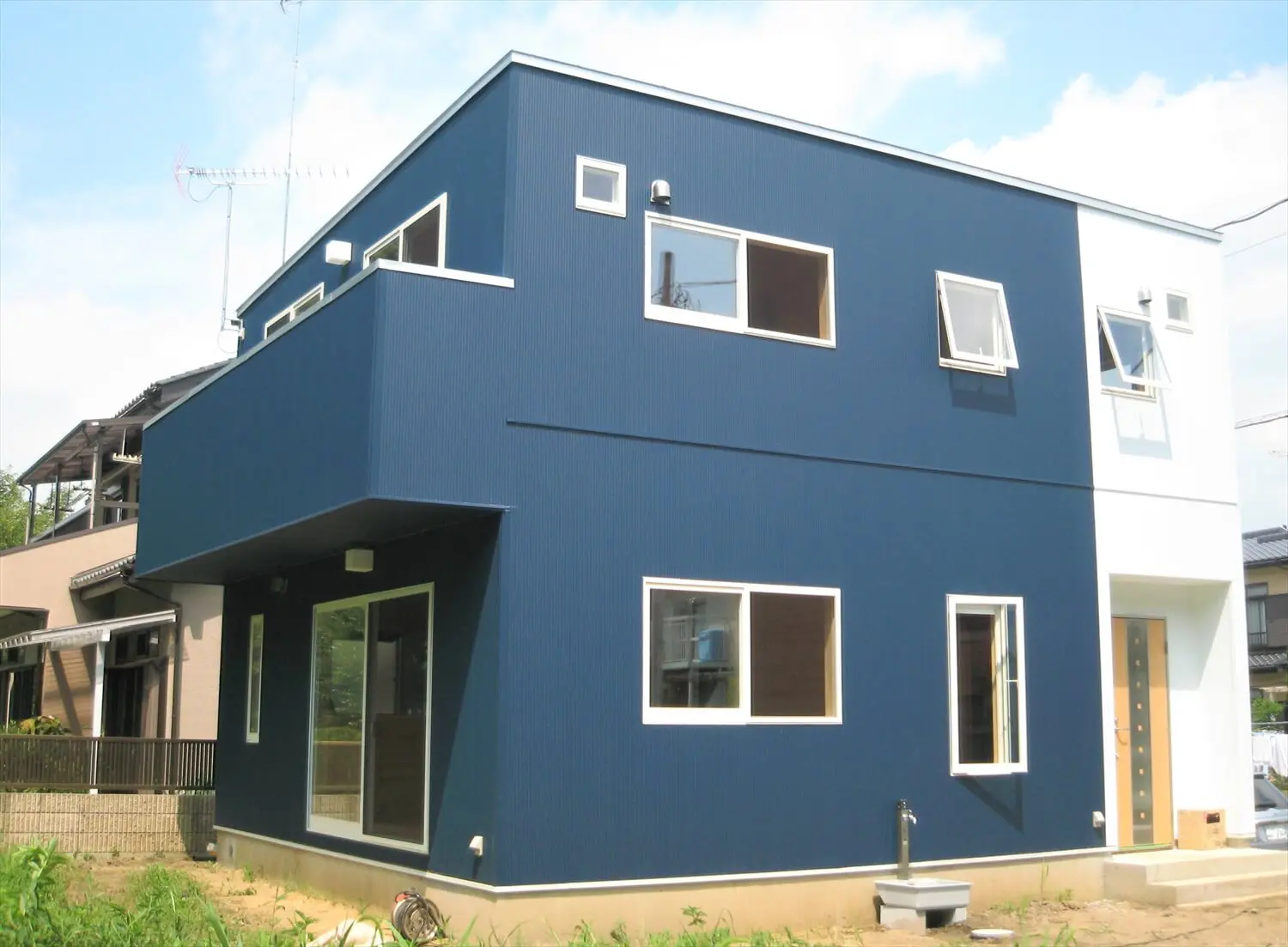 笠間市の二階建て キューブ型の無垢材住宅 笠間市の二階建て キューブ型の無垢材住宅