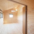 屋根の形が特徴的な二階建ての居室｜行方市の注文住宅,ログハウスのような低価格住宅を建てるならエイ・ワン