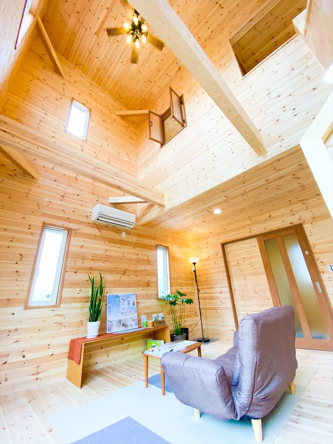 土浦市の二階建て 猫と暮らす無垢材住宅