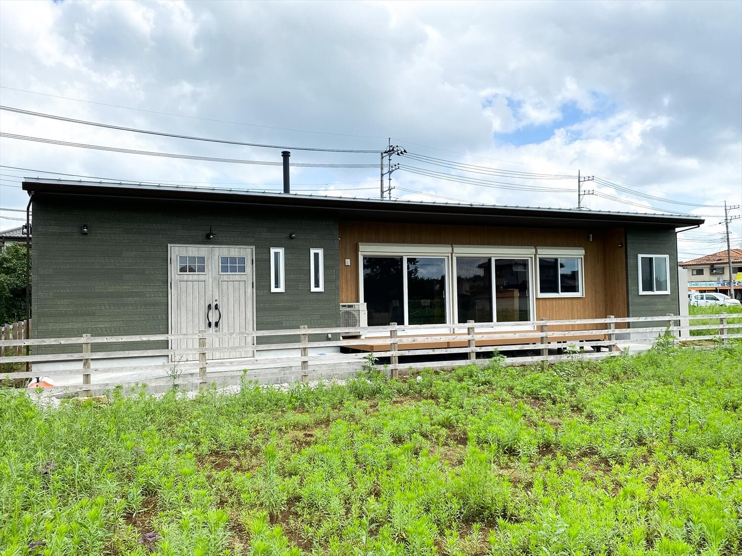 趣味を楽しむ平屋の外観｜古河市の注文住宅,ログハウスのような木の家を低価格で建てるならエイ・ワン