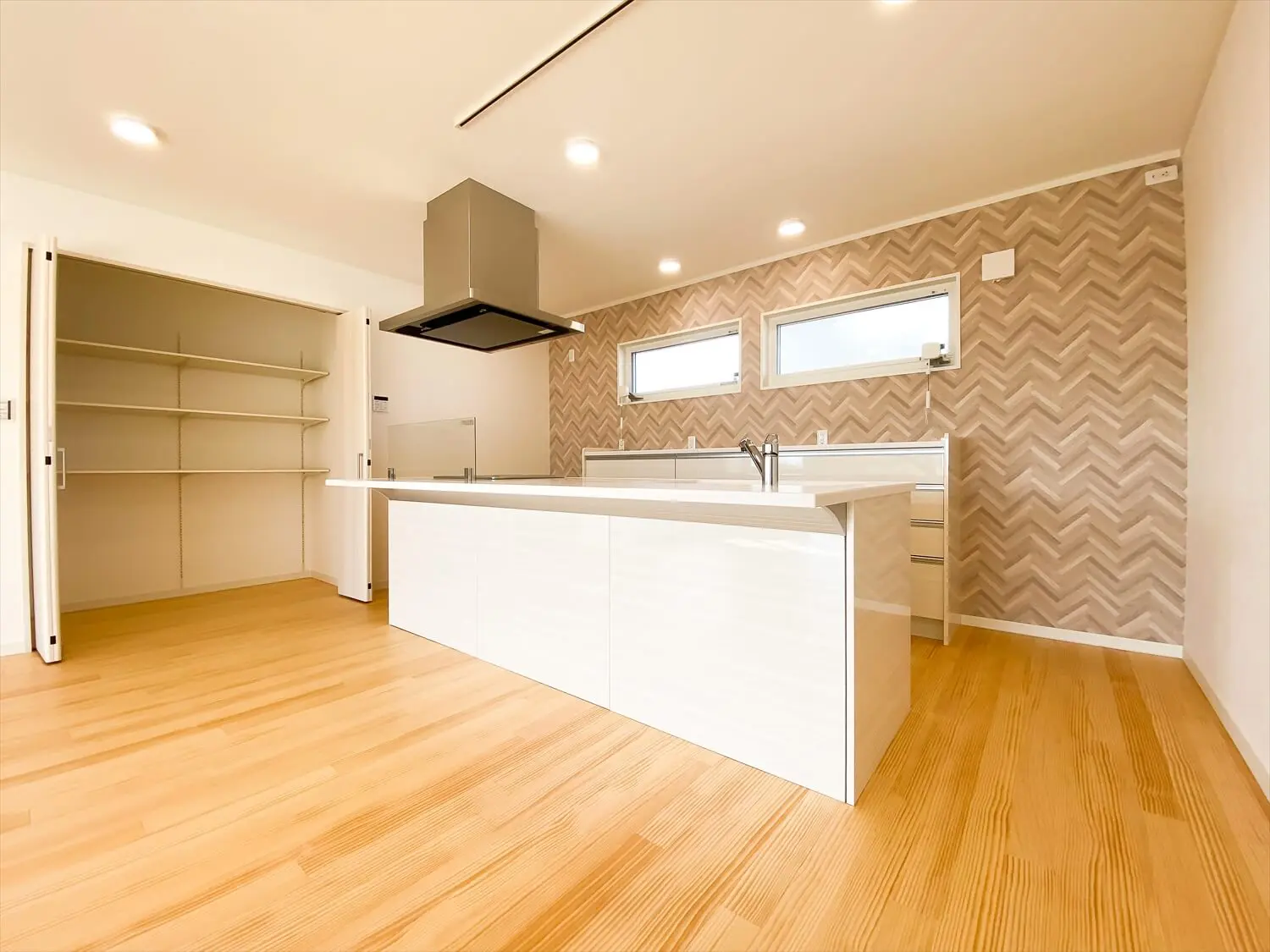 行方市の平屋｜家族それぞれのQOLが向上する寄棟屋根の平屋 | A-1-エイ