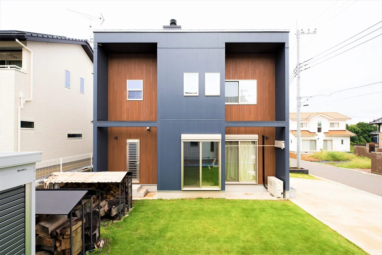 つくば市の二階建て｜薪ストーブ付きログハウス風住宅