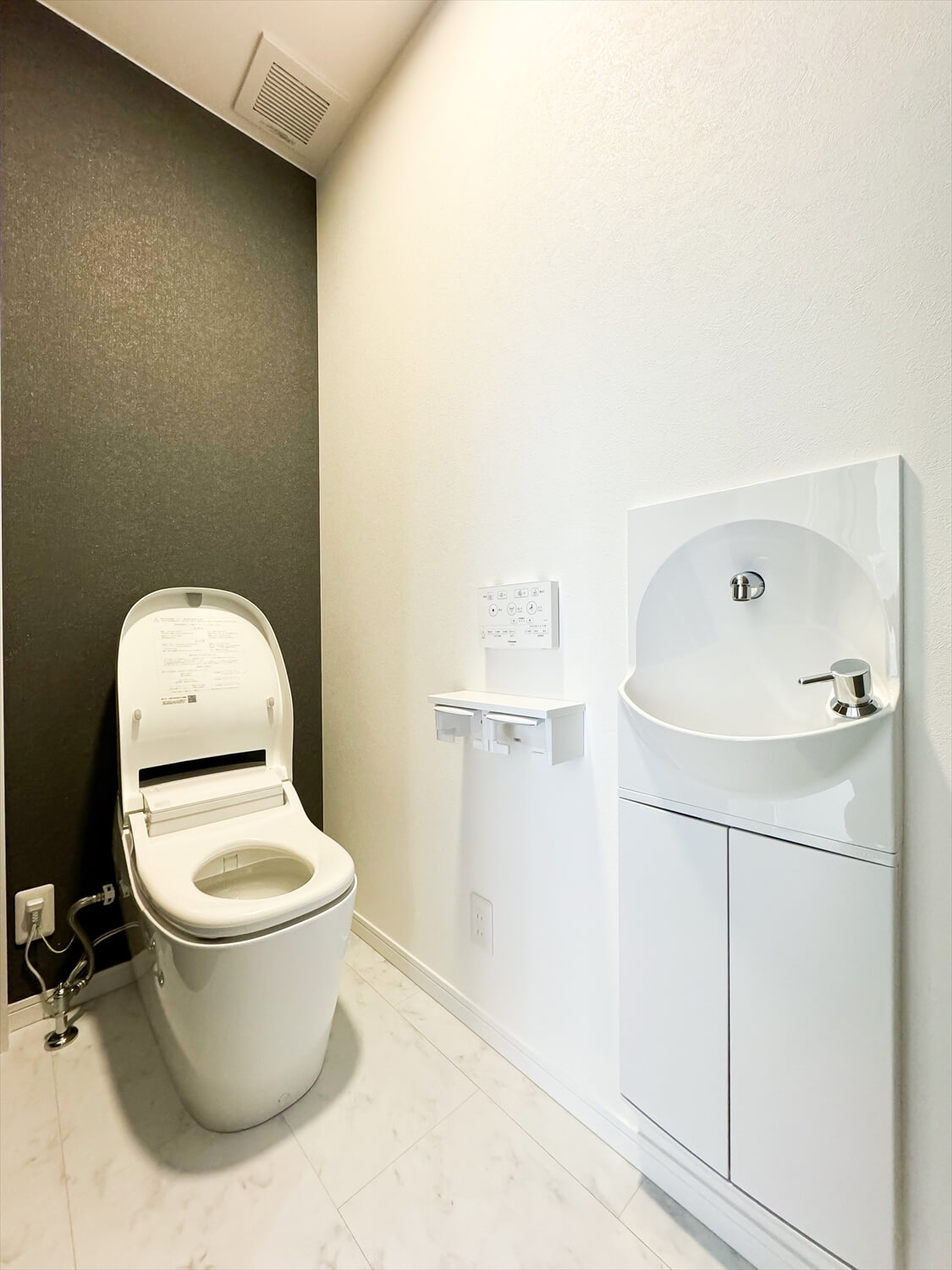 トイレ｜石岡市の家事楽ランドリー付個室も充実4LDKの二階建て