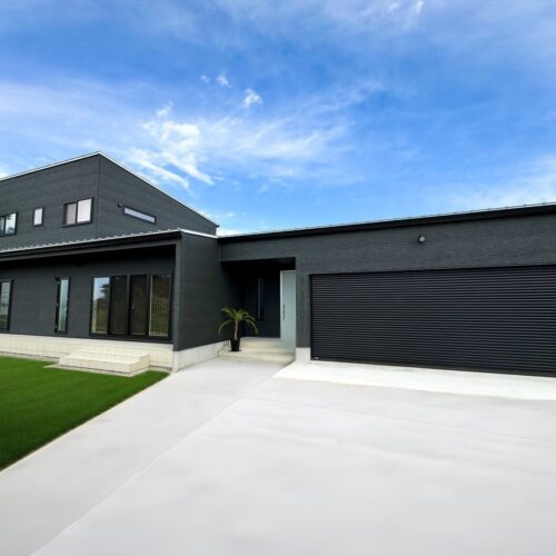 行方市の二階建て｜ロケーションを活かした60坪ガレージハウスの二階建て