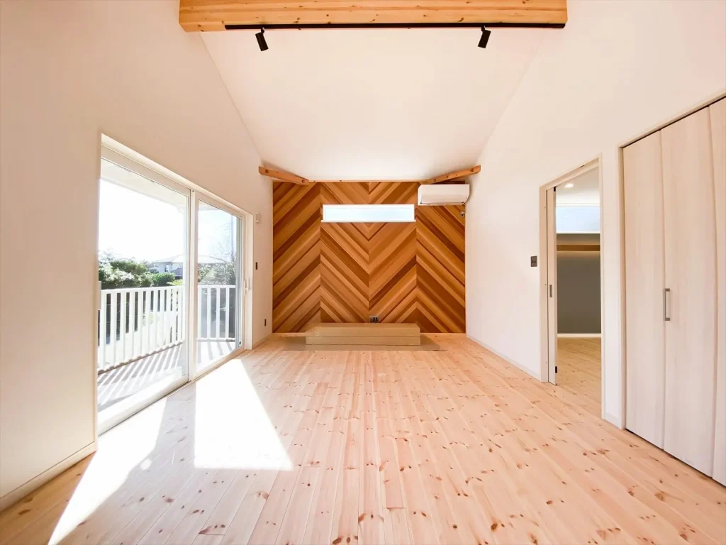 鉾田市の平屋｜アクセントウォール・クロス映えるカリフォルニア風デザインの平屋