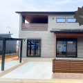 外観②｜和室とバルコニーでくつろぐ二階建て