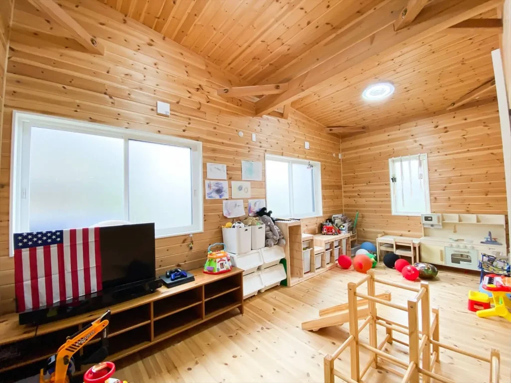 行方市の平屋｜無垢材とスタイリッシュなコーディネイトが光る平屋