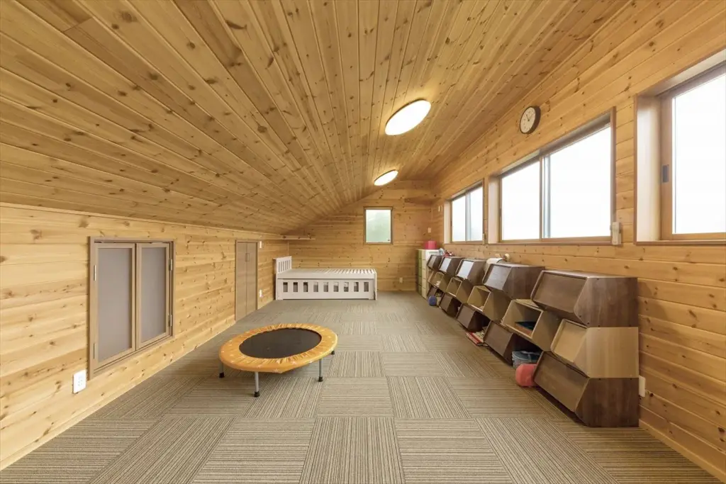 行方市の二階建て|ナチュラルモダンな白壁の家