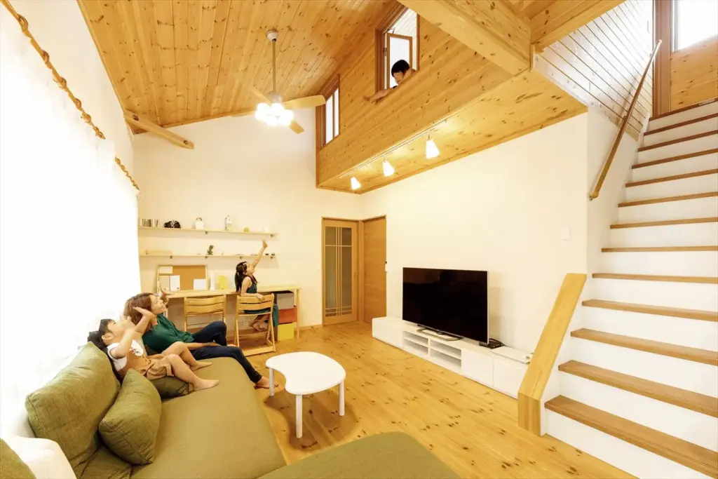 行方市の二階建て|ナチュラルモダンな白壁の家