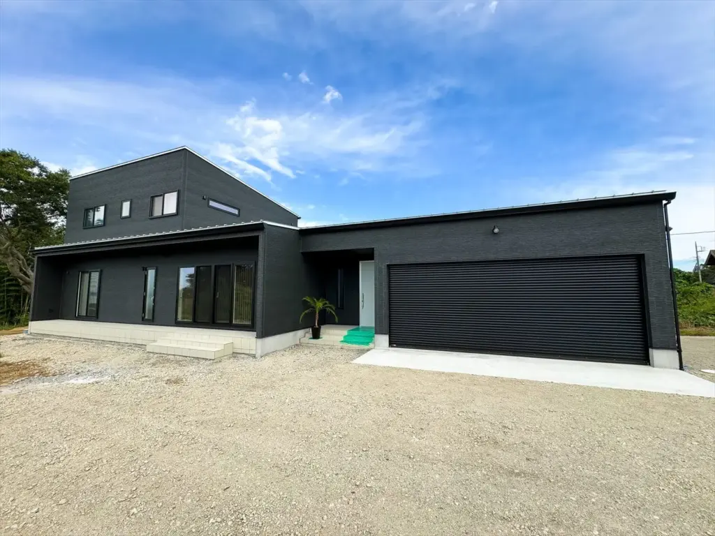 2階建て, ガレージハウス, シンプルモダンハウス, 家事ラク住宅 行方市の二階建て｜ロケーションを活かした60坪ガレージハウスの二階建て