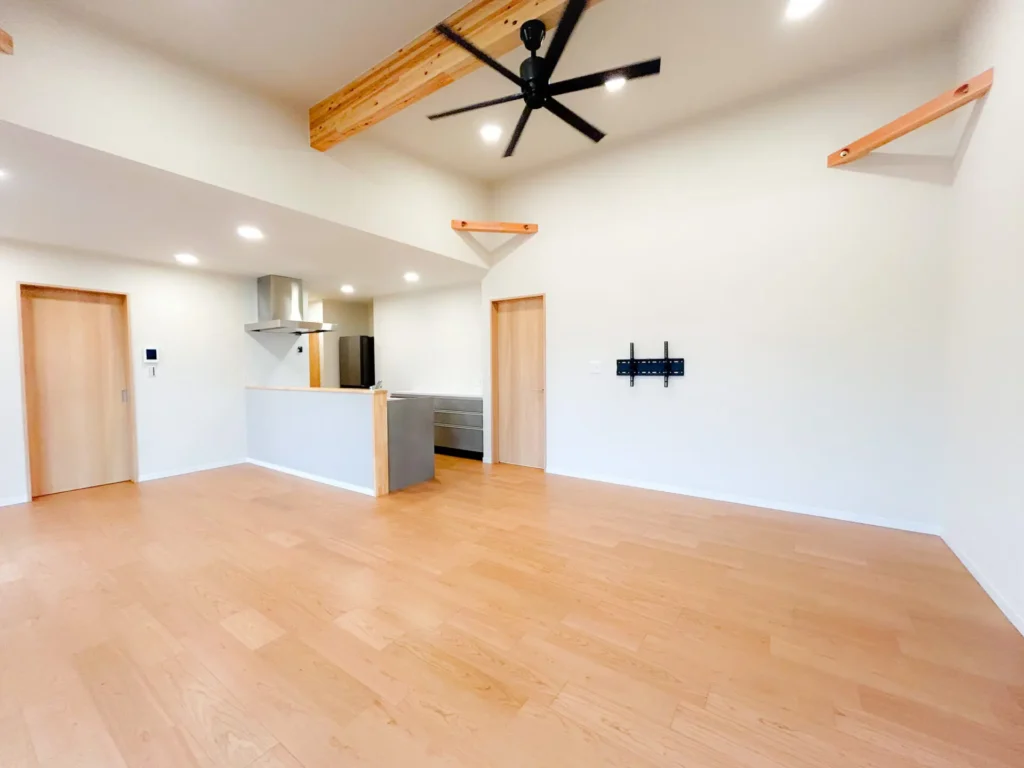 【35坪/鉾田市/3LDK】ビルトインガレージ×深い軒×ランドリー