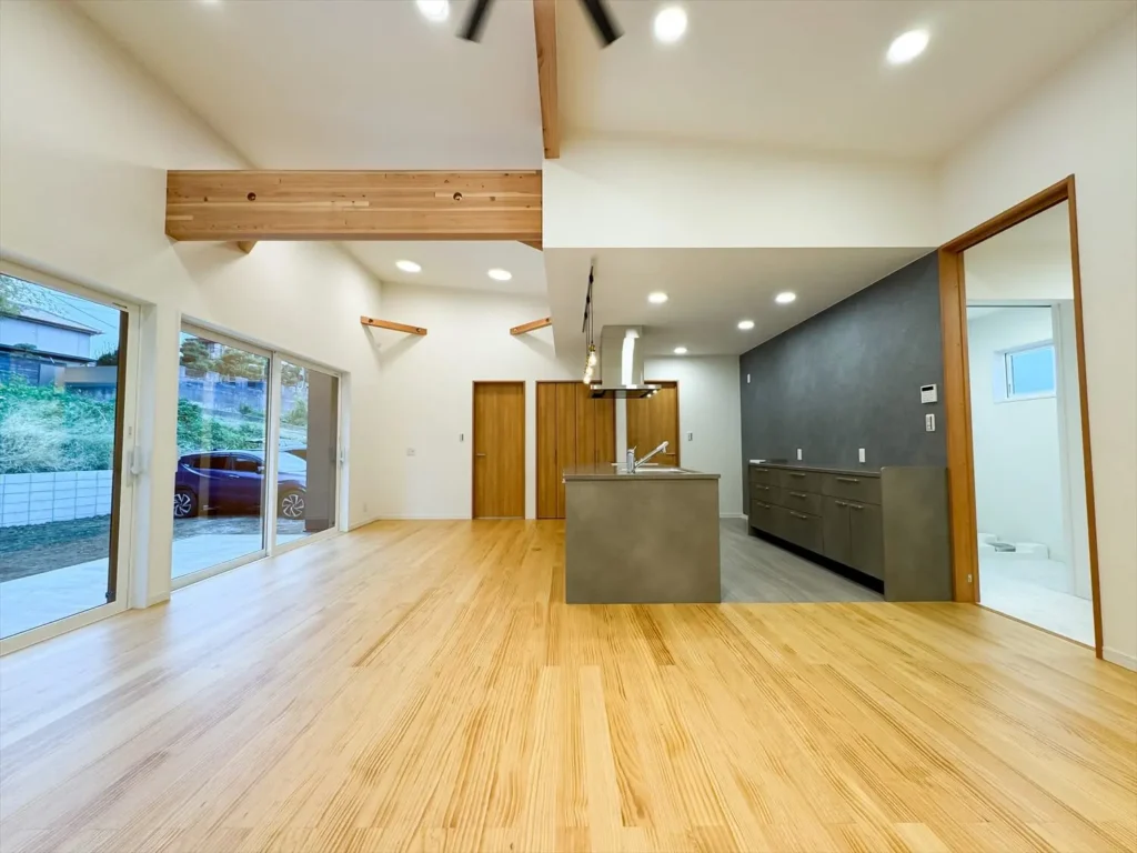 小美玉市の平屋｜高い天井の大空間LDKでのびのび暮らす31坪の平屋