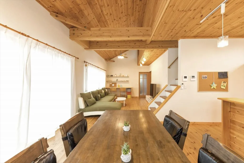 1階を暮らしの中心にした1.5階建て