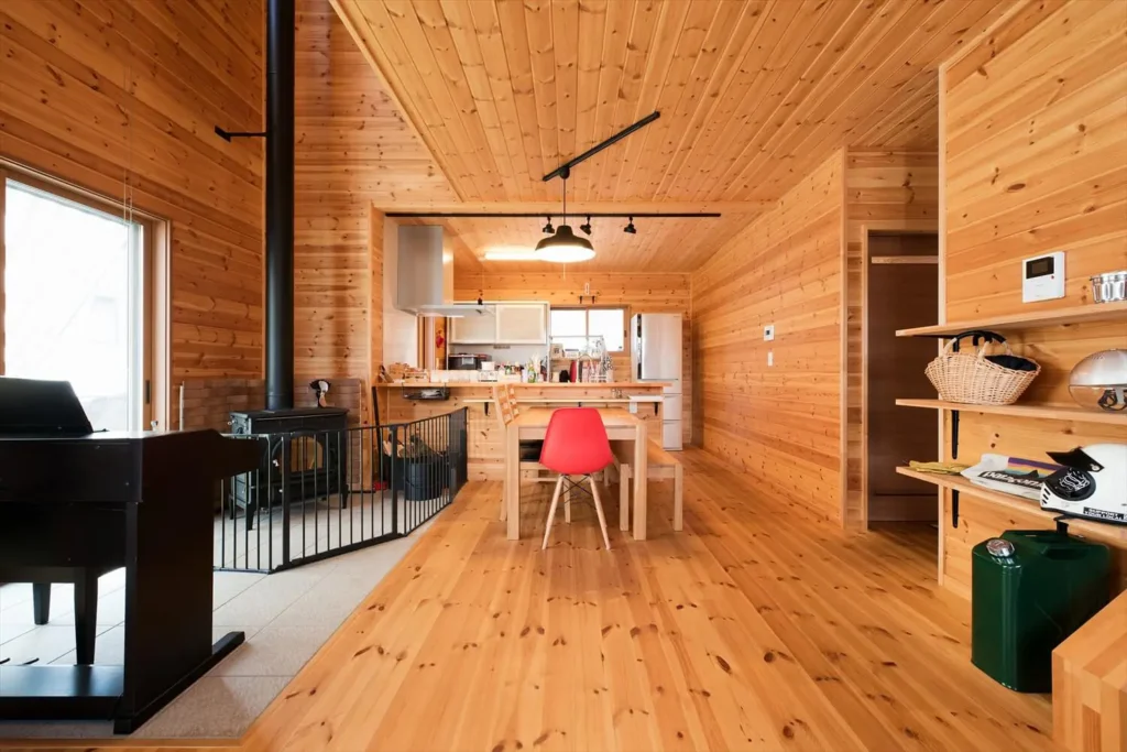 つくば市の二階建て|薪ストーブ付きログハウス風住宅